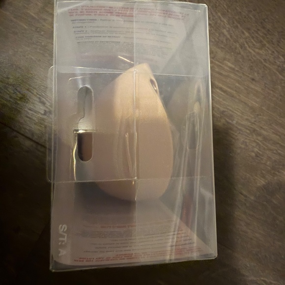 Madenform Invisible Adhesive Bra - Picture 5 of 6